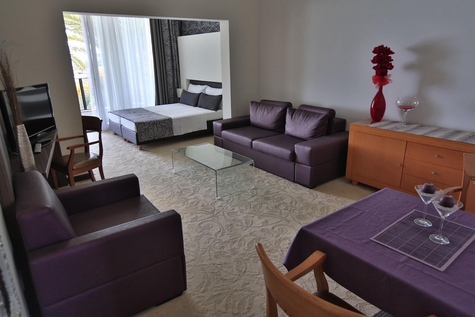 Beach Hotel Split Podstrana Buitenkant foto