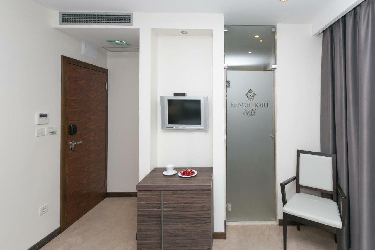 Beach Hotel Split Podstrana Buitenkant foto