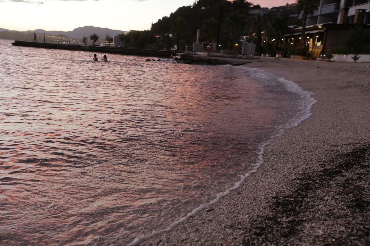 Beach Hotel Split Podstrana Buitenkant foto