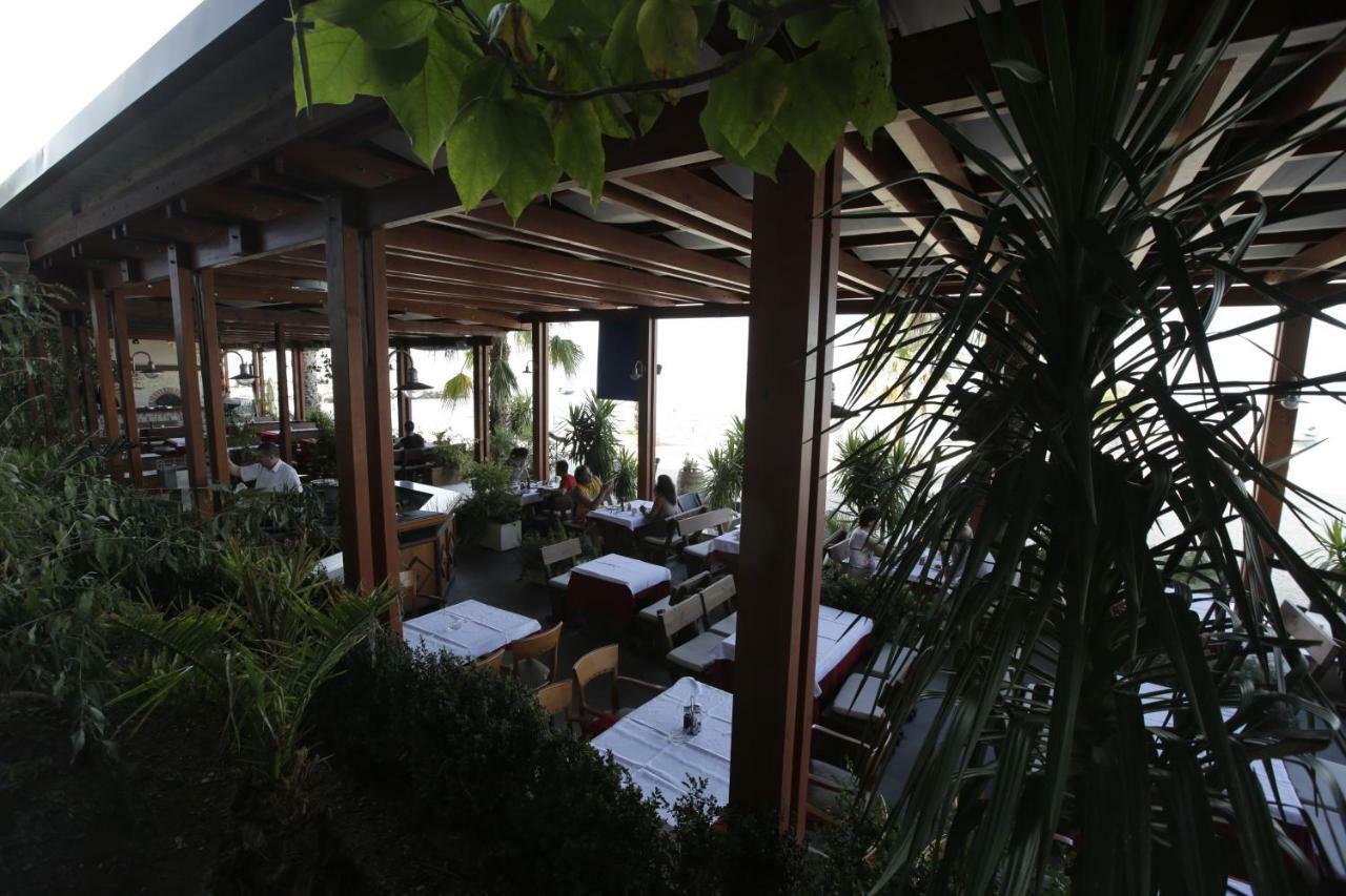 Beach Hotel Split Podstrana Buitenkant foto